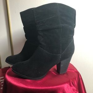Black heeled boots